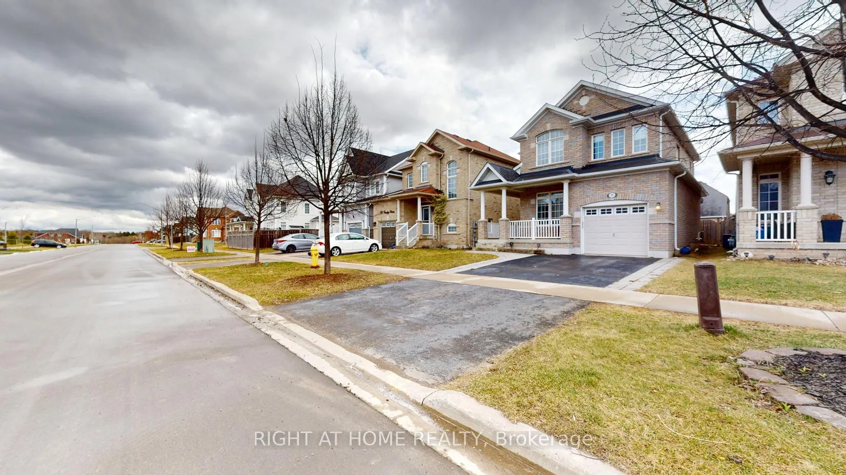 Photo 2 of 99 Grady Drive, Clarington, Newcastle — HOMEH