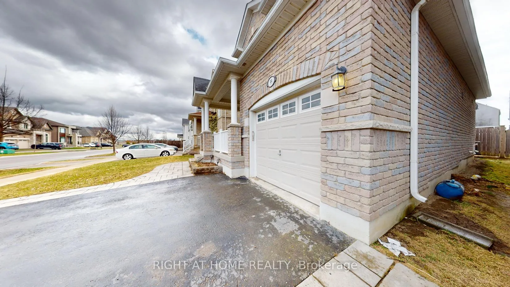 Photo 3 of 99 Grady Drive, Clarington, Newcastle — HOMEH