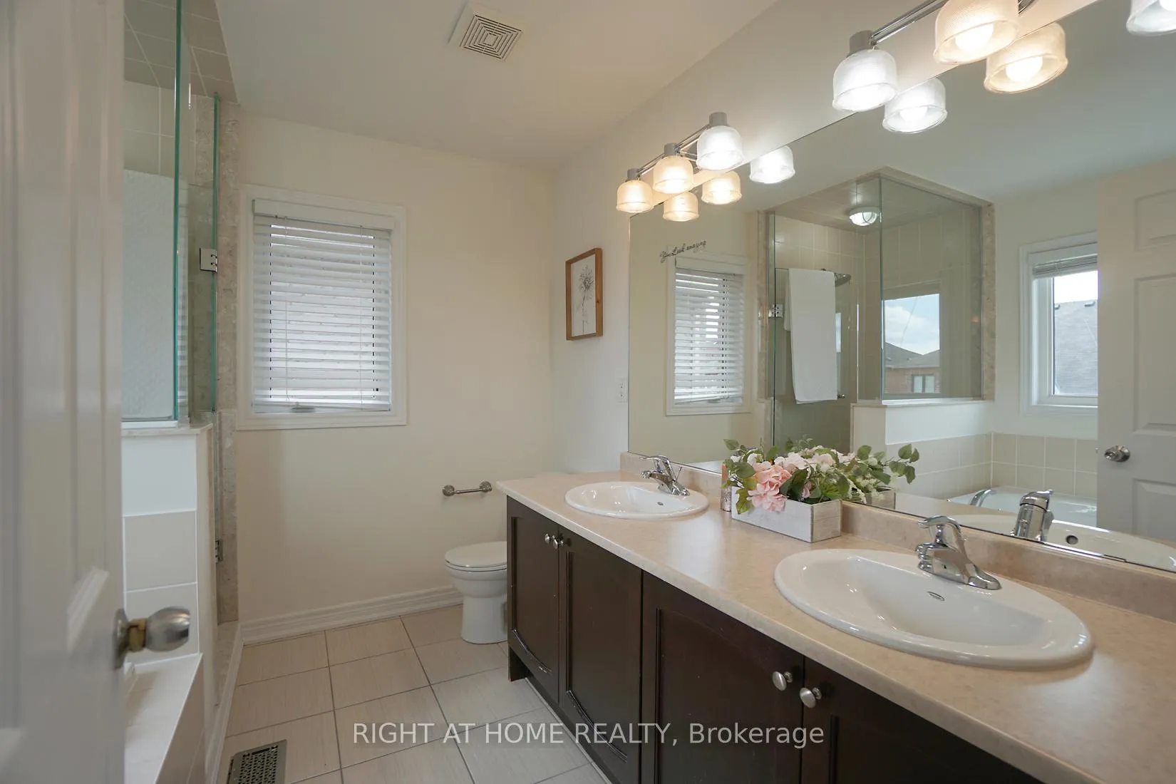 Photo 36 of 99 Grady Drive, Clarington, Newcastle — HOMEH