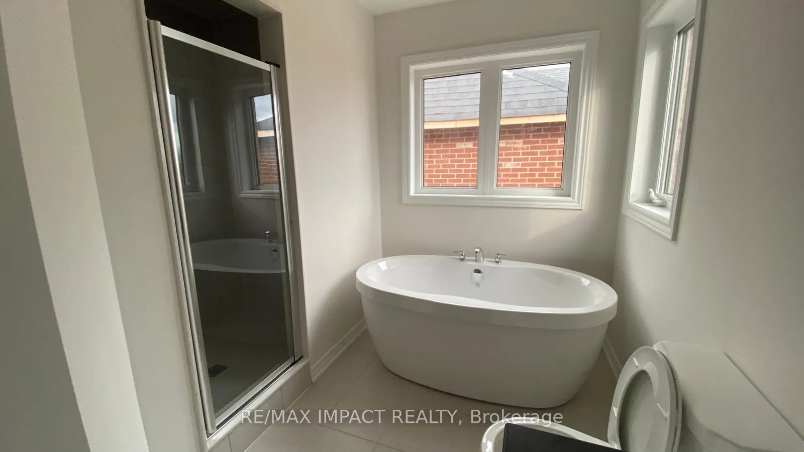 Photo 9 of 30 Jack Potts Way W, Clarington, Courtice — HOMEH