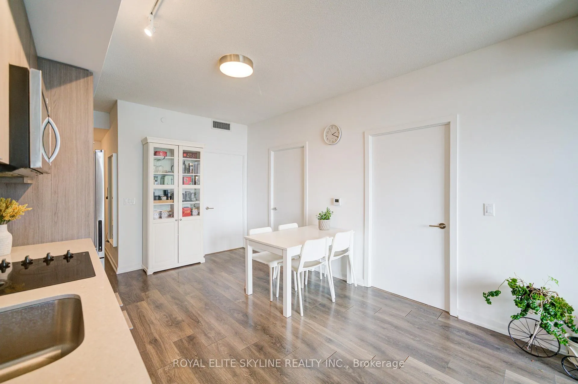 Photo 13 of Unit 810, 36 Forest Manor Road, North York, Henry Farm — HOMEH
