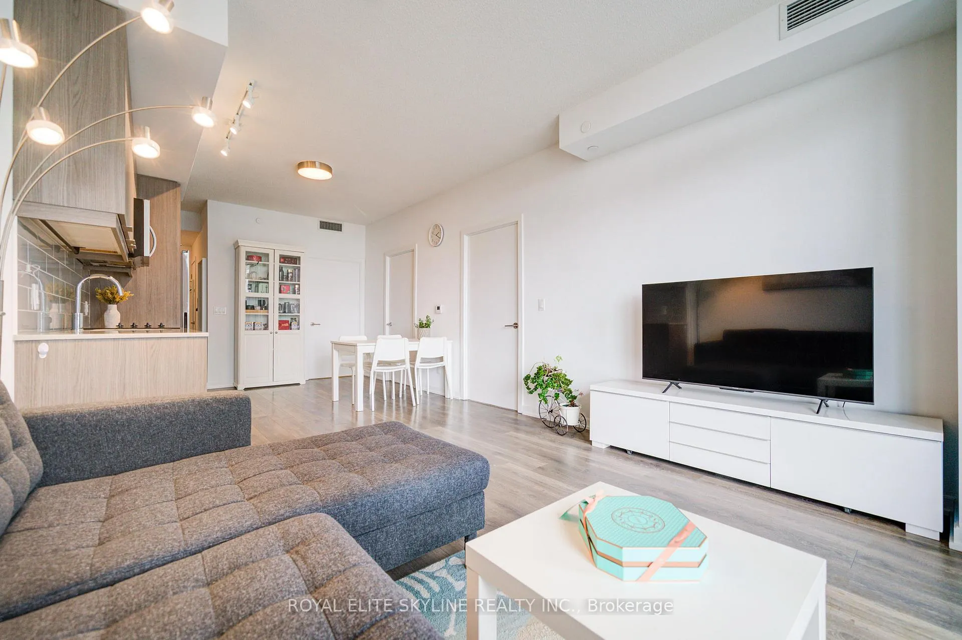 Photo 17 of Unit 810, 36 Forest Manor Road, North York, Henry Farm — HOMEH