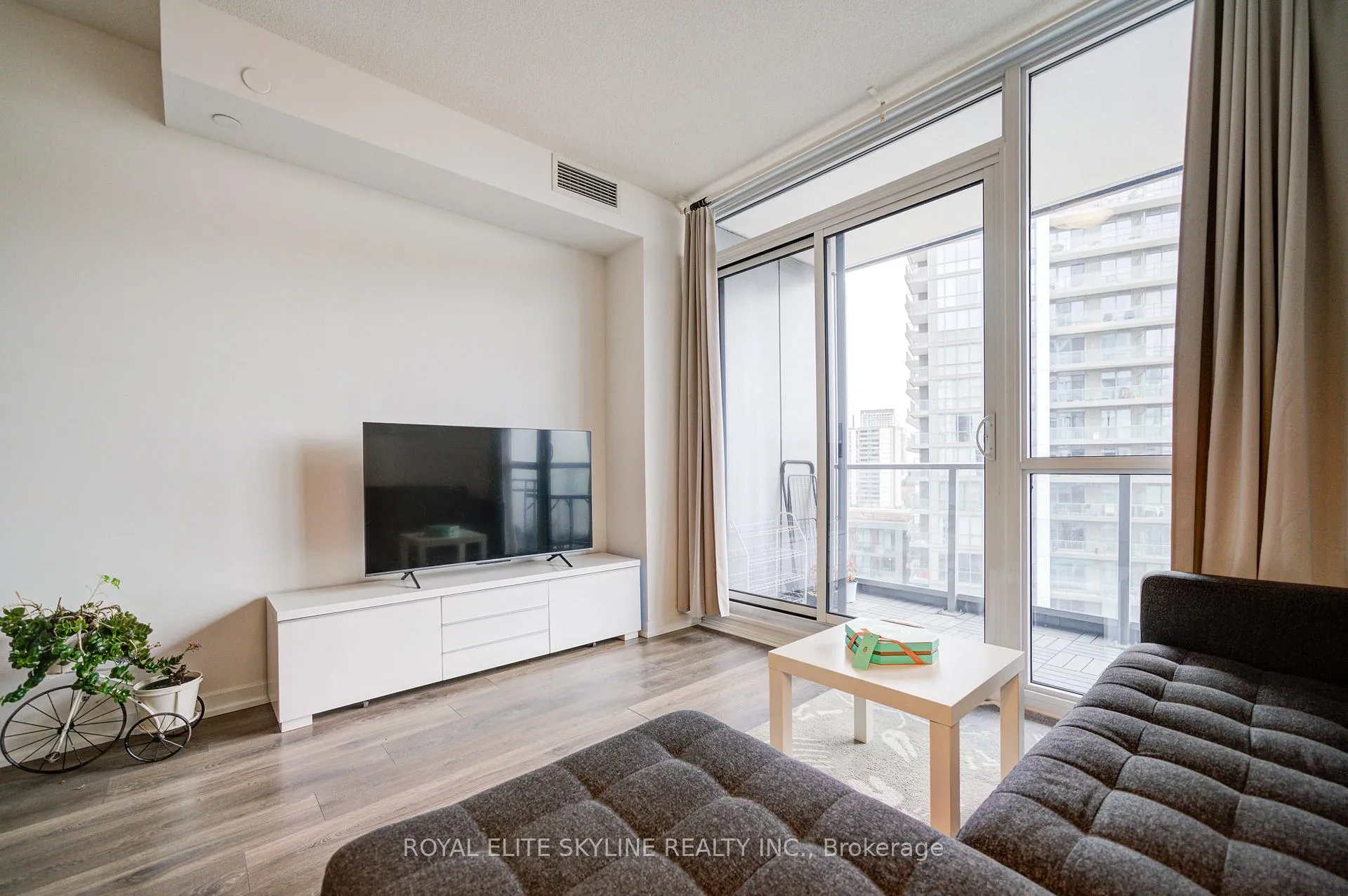 Photo 18 of Unit 810, 36 Forest Manor Road, North York, Henry Farm — HOMEH