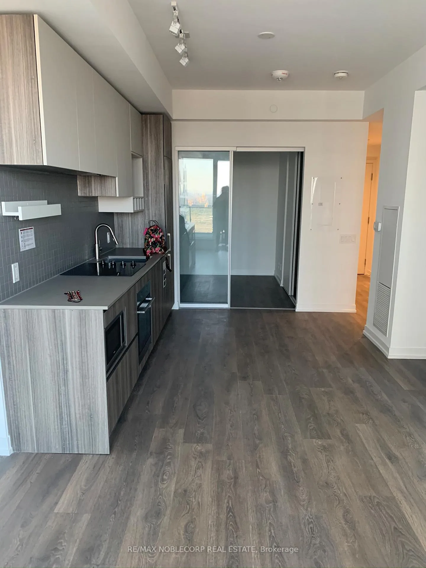 Front of Unit 4006, 898 Portage Parkway