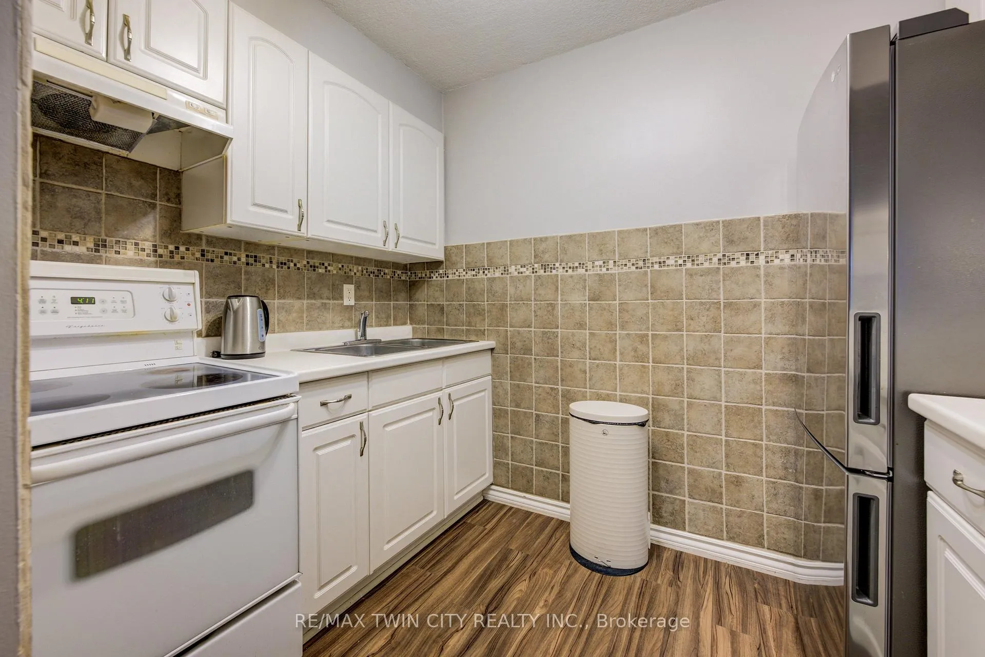 Photo 10 of Unit 1205, 64 Benton Street, Kitchener — HOMEH