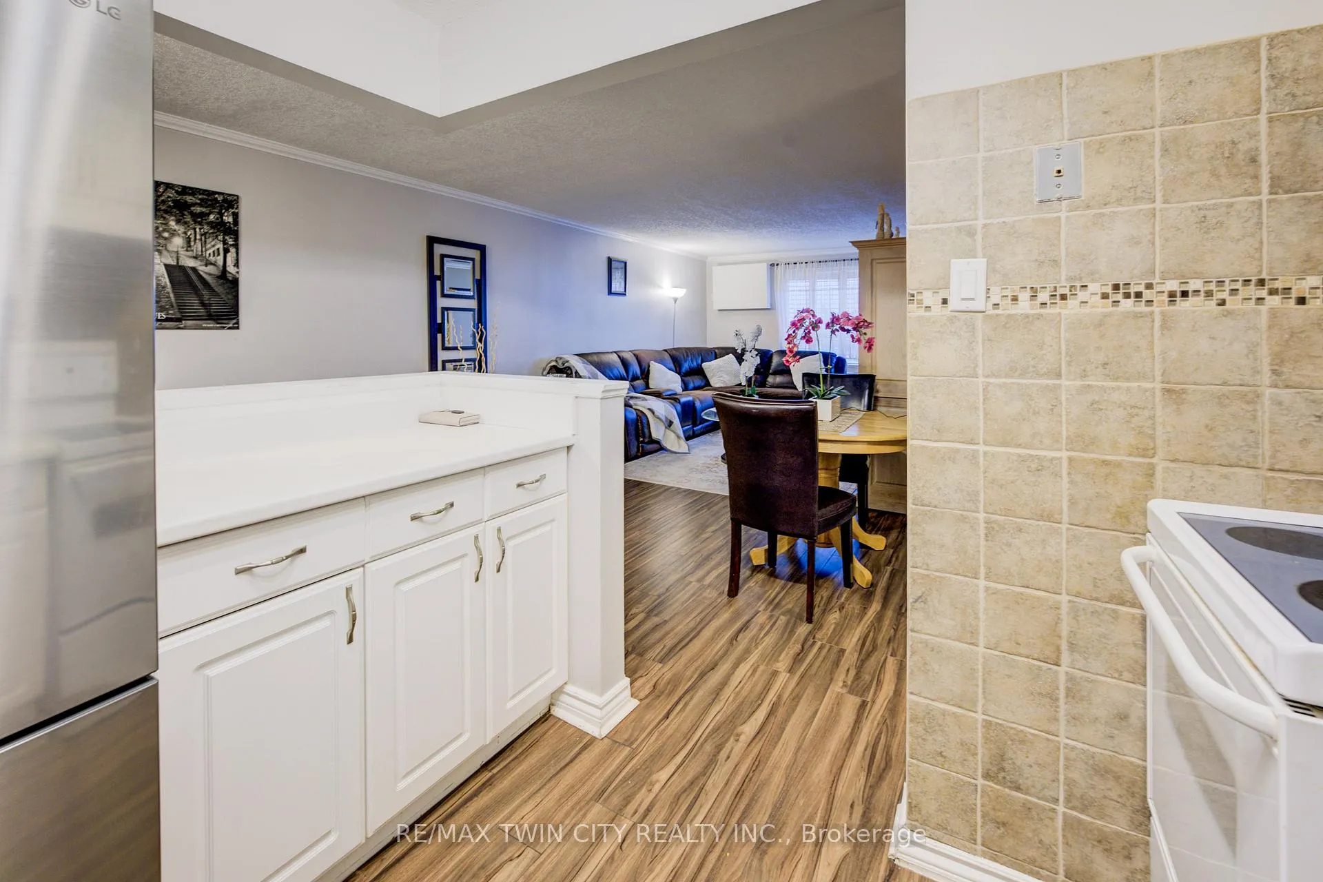 Photo 12 of Unit 1205, 64 Benton Street, Kitchener — HOMEH