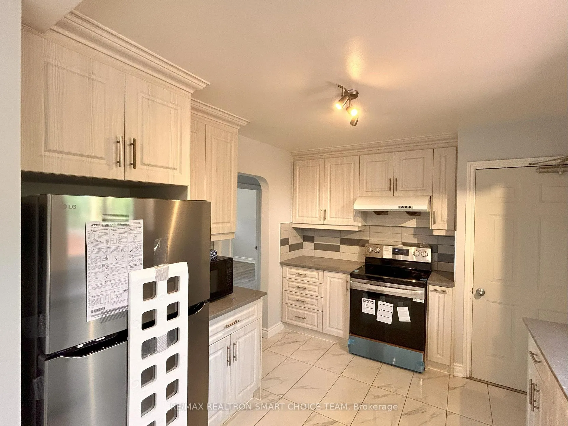 Photo 6 of Unit Main, 434 Bader Avenue, Oshawa, McLaughlin — HOMEH