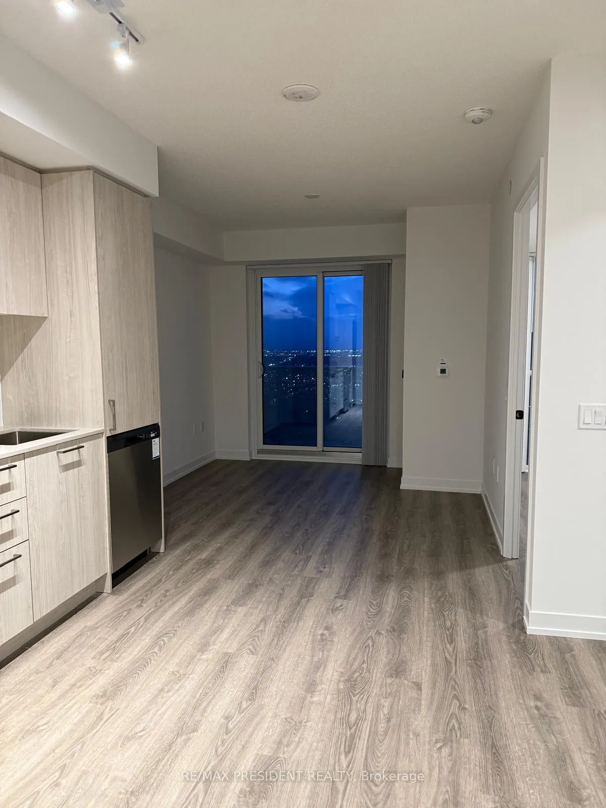 Photo 11 of Unit 3110, 195 Commerce Street W, Vaughan, Vaughan Corporate Centre — HOMEH