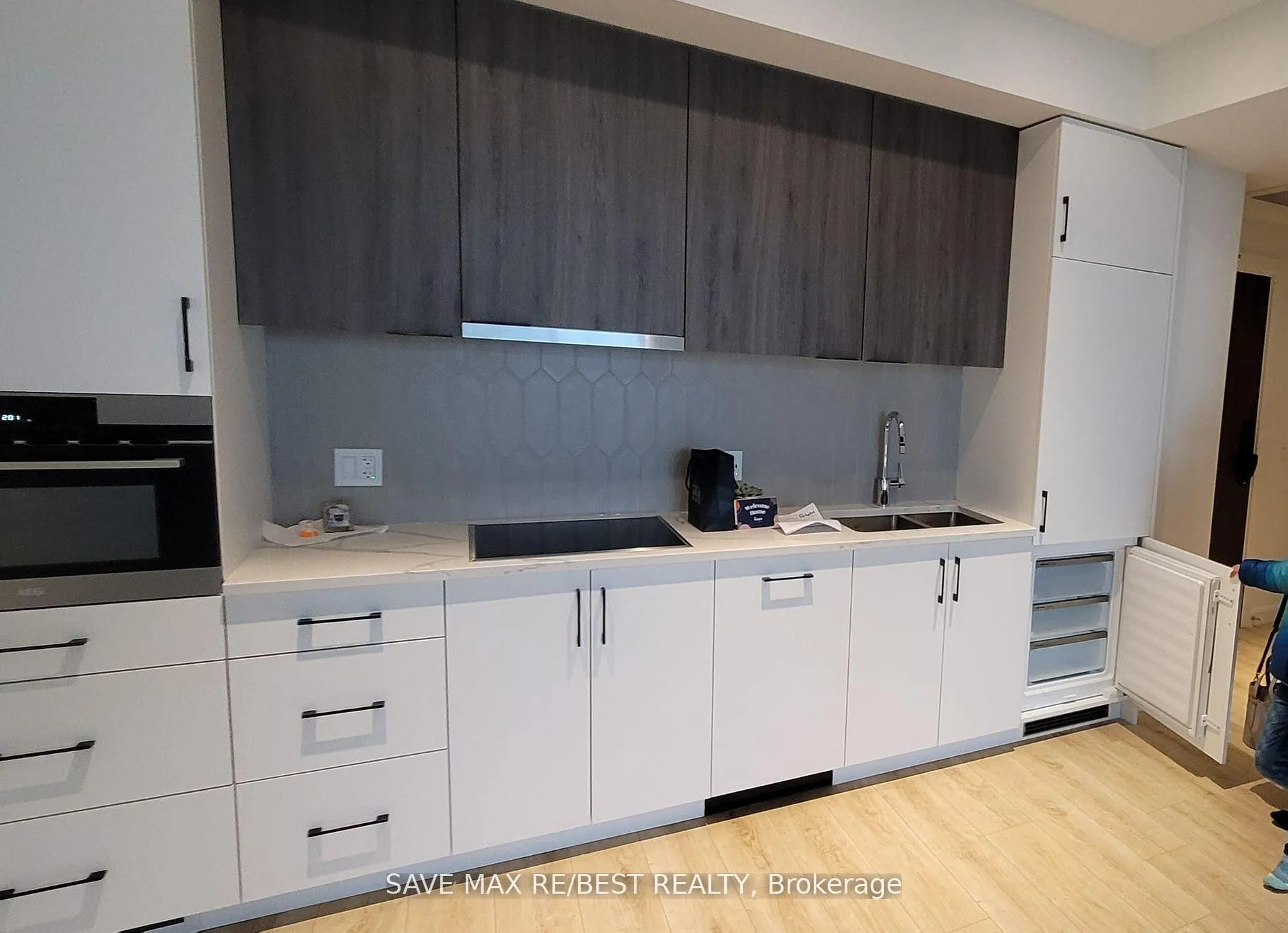 Photo 1 of Unit 808, 741 king Street W, Kitchener — HOMEH