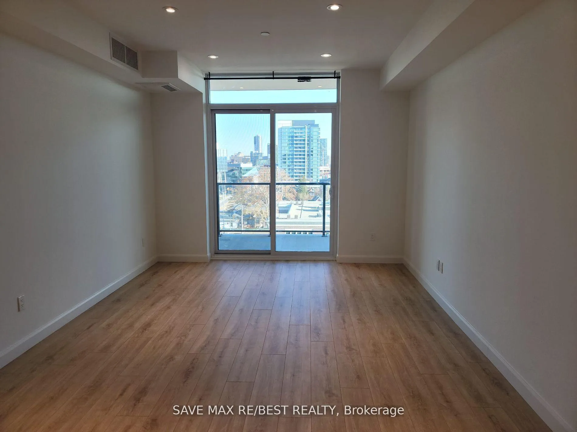 Photo 2 of Unit 808, 741 king Street W, Kitchener — HOMEH