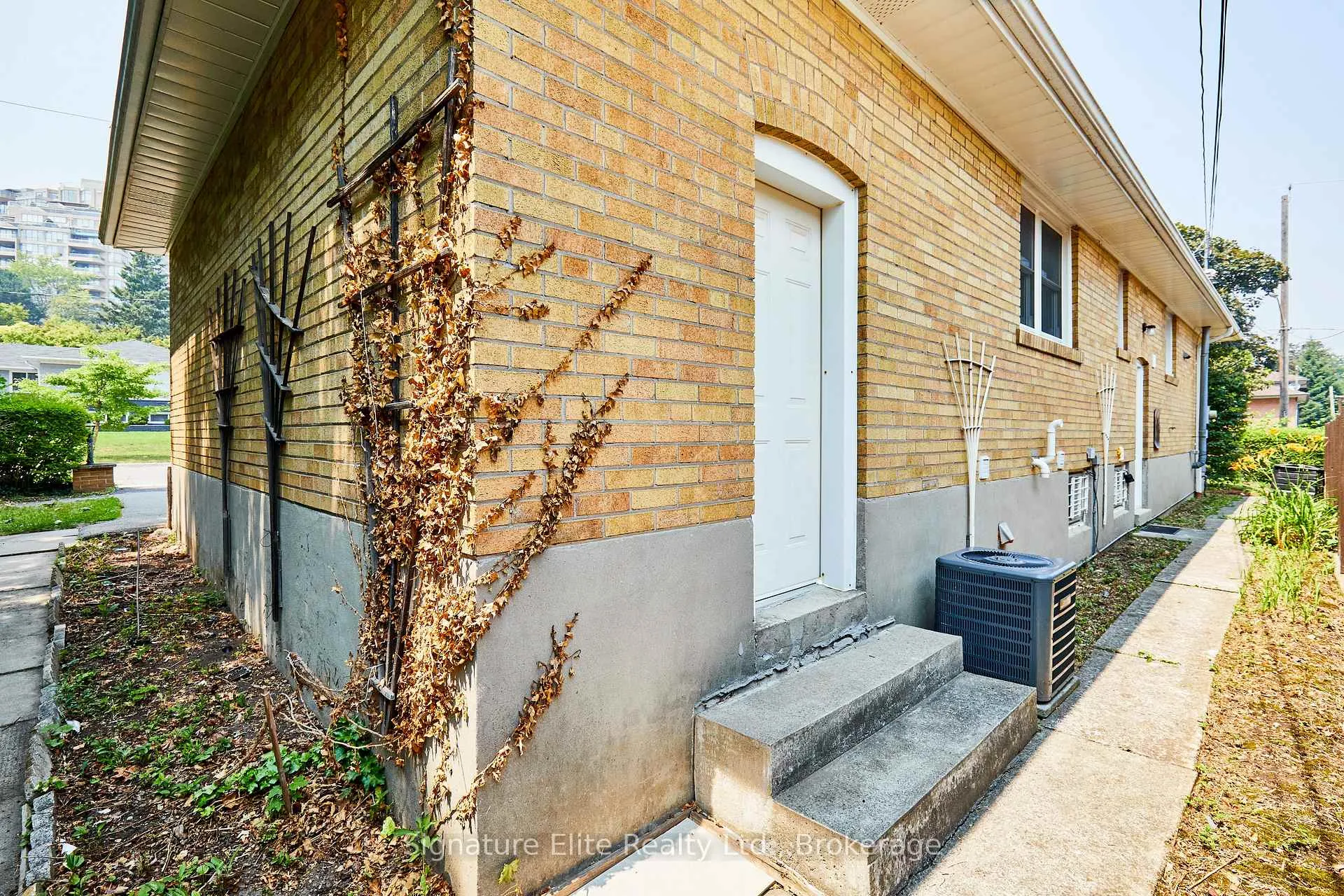 Photo 2 of Unit Lower, 55 Rowatson Road, Scarborough, Guildwood — HOMEH