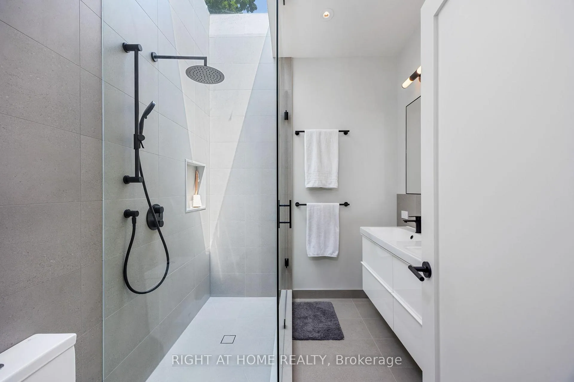 Photo 23 of 24 Aldergrove Avenue, Toronto, Woodbine Corridor — HOMEH