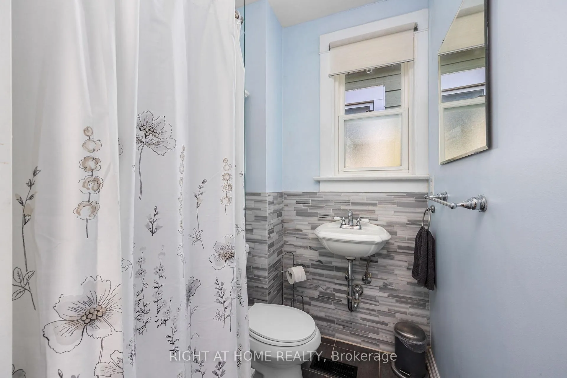 Photo 28 of 24 Aldergrove Avenue, Toronto, Woodbine Corridor — HOMEH