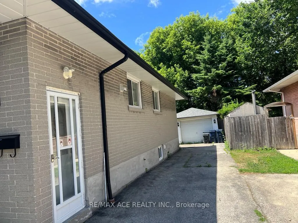 Photo 2 of Unit Bsmt, 30 Oakridge Drive, Scarborough, Cliffcrest — HOMEH