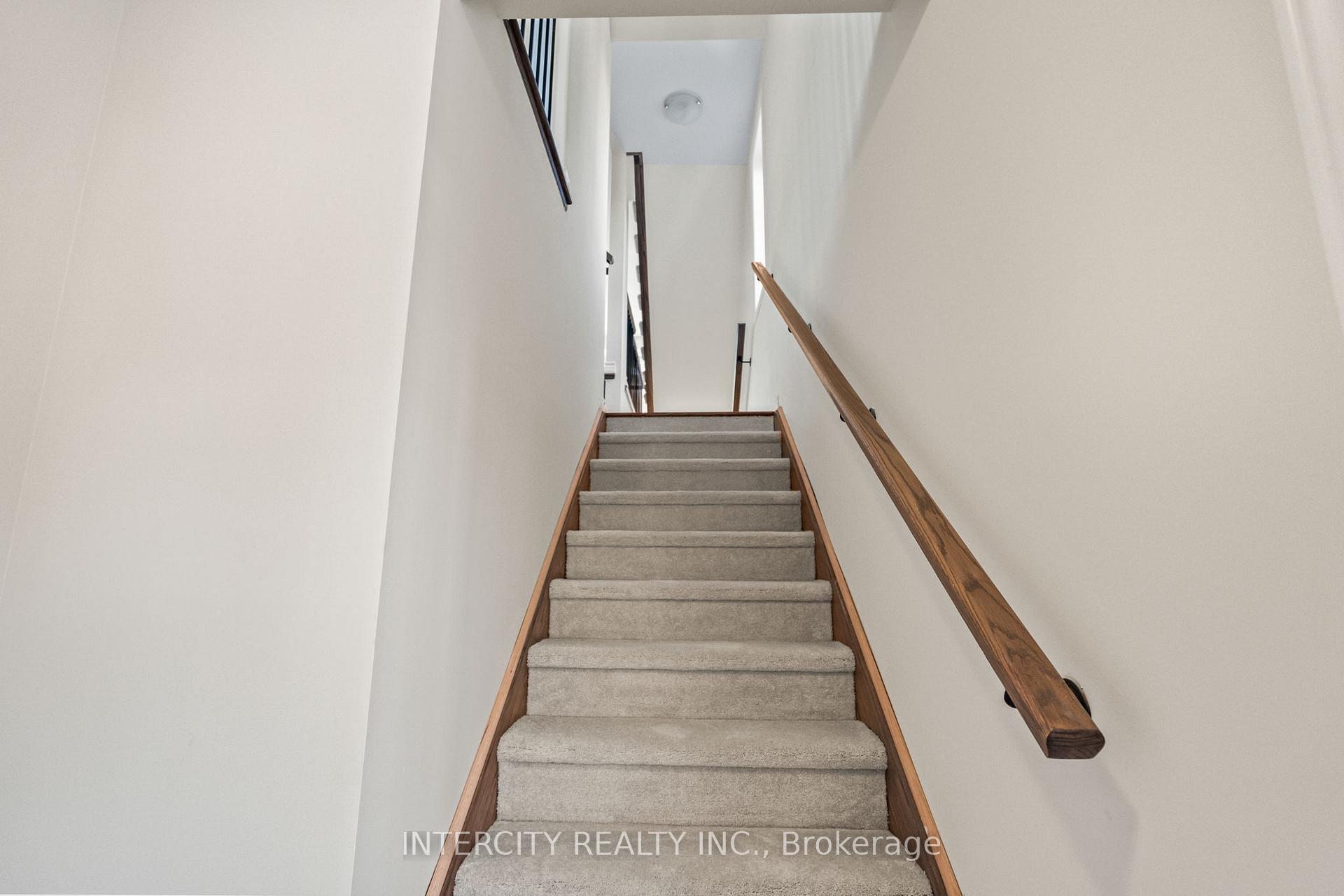 Photo 3 of 138 Senay Circle, Clarington, Courtice — HOMEH