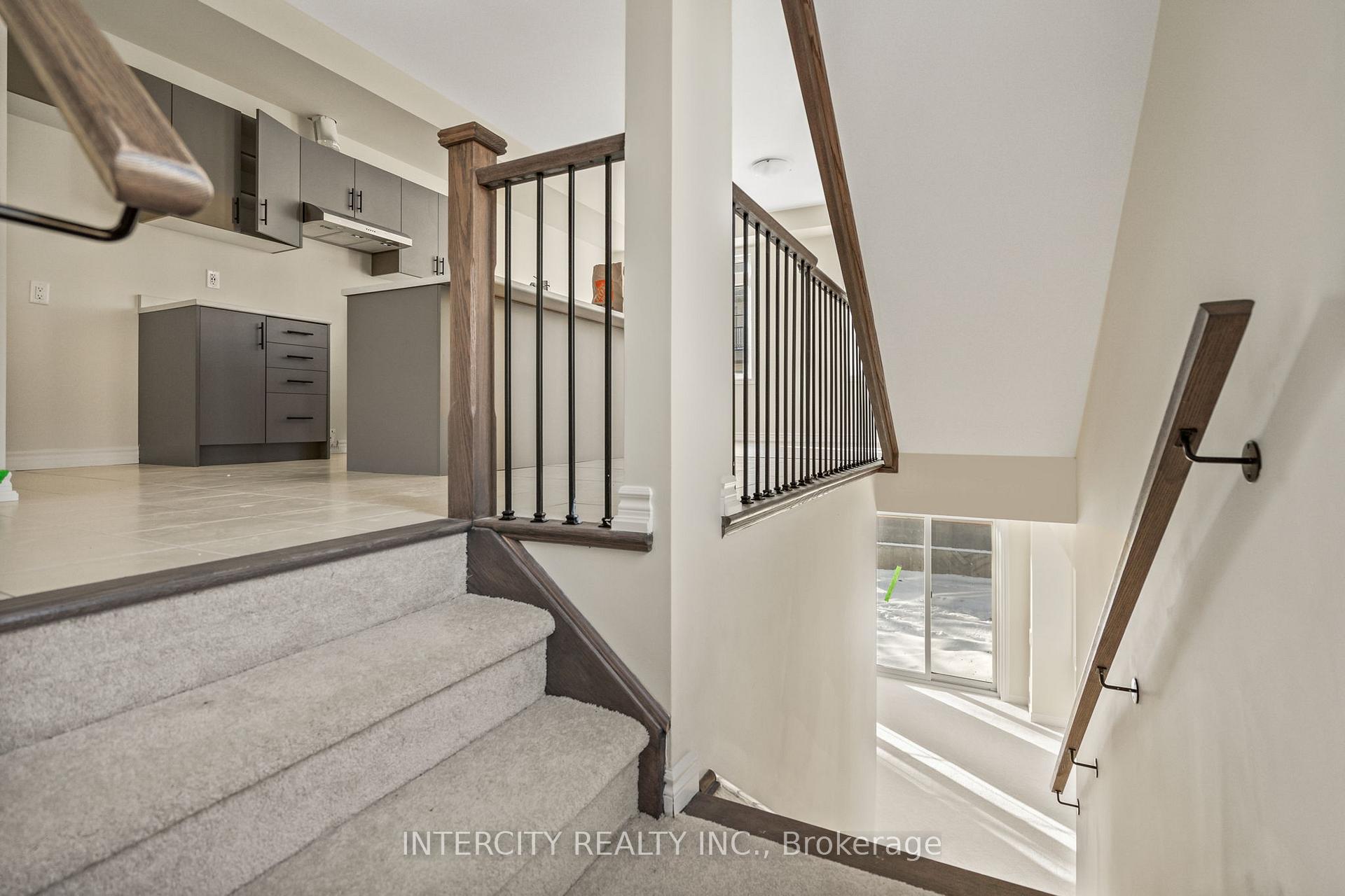 Photo 4 of 138 Senay Circle, Clarington, Courtice — HOMEH