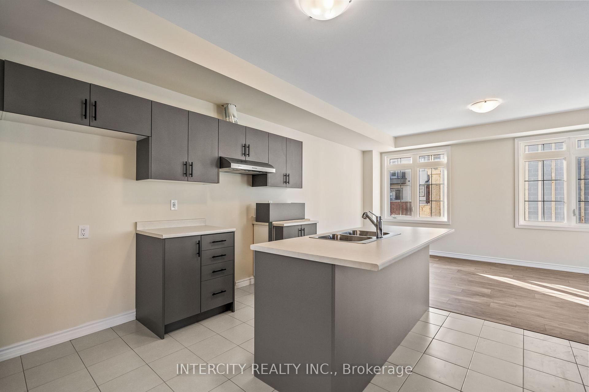 Photo 5 of 138 Senay Circle, Clarington, Courtice — HOMEH