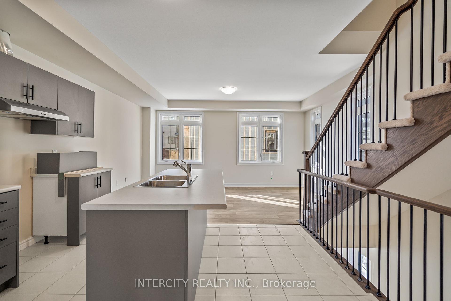 Photo 6 of 138 Senay Circle, Clarington, Courtice — HOMEH