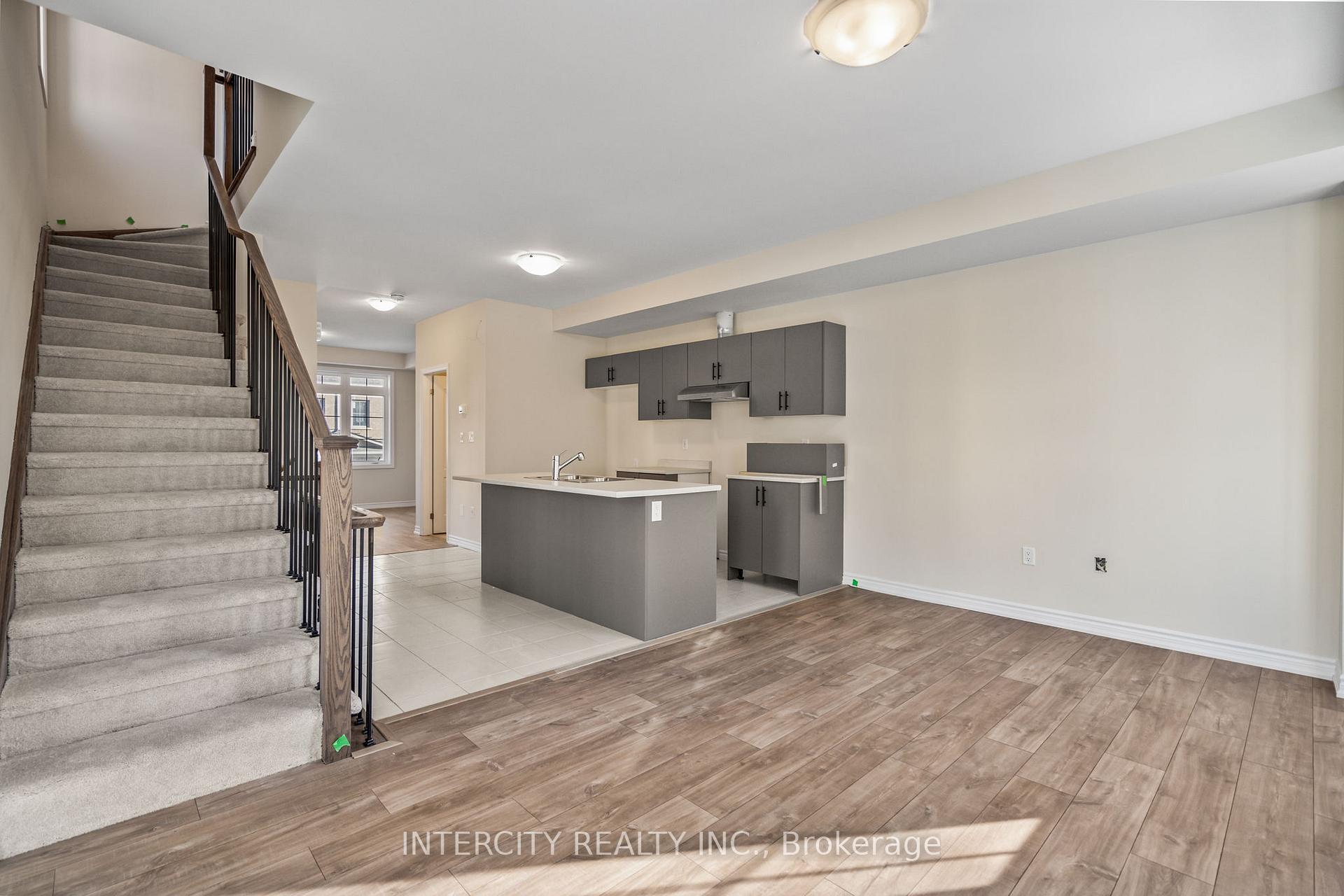 Photo 7 of 138 Senay Circle, Clarington, Courtice — HOMEH