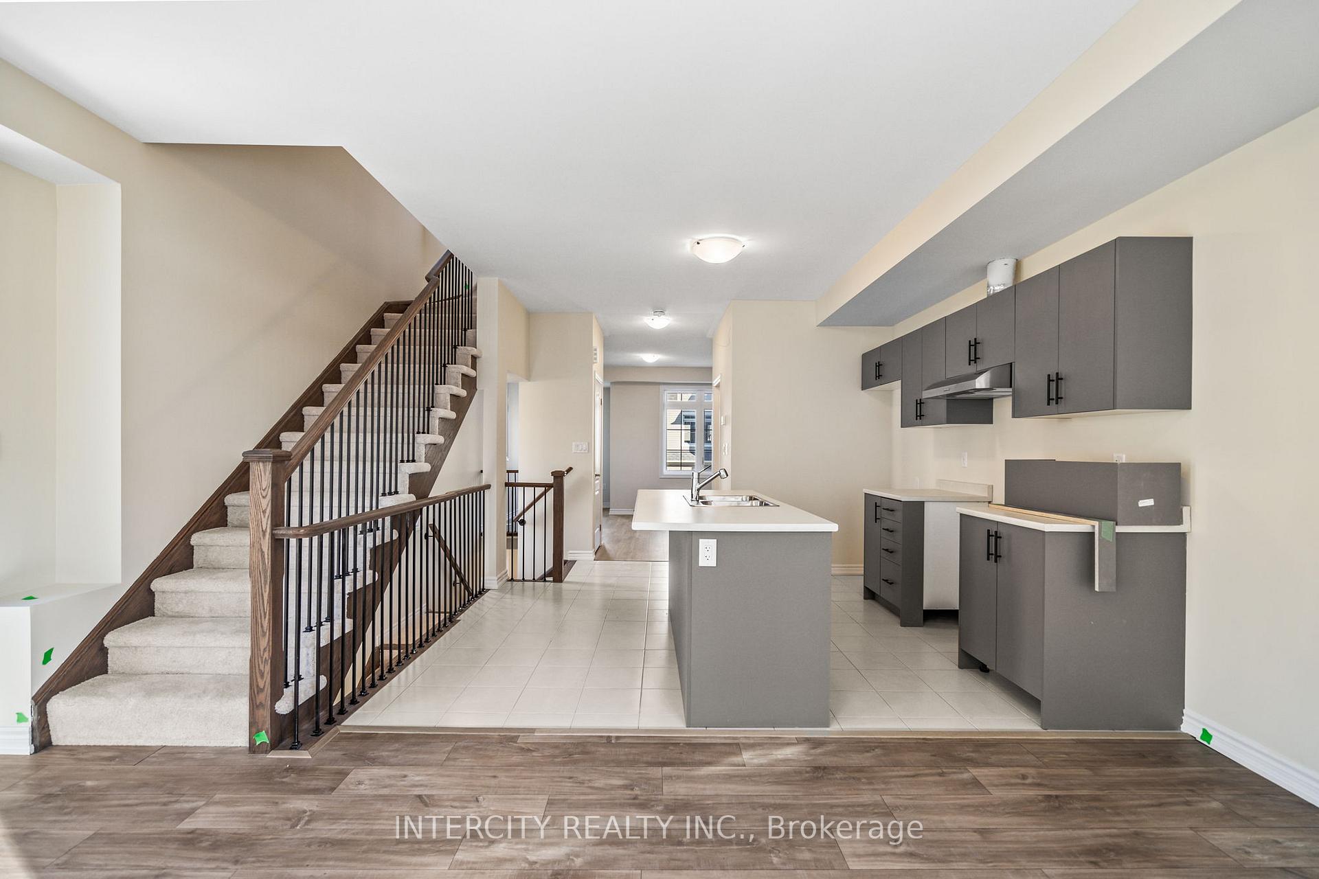 Photo 8 of 138 Senay Circle, Clarington, Courtice — HOMEH