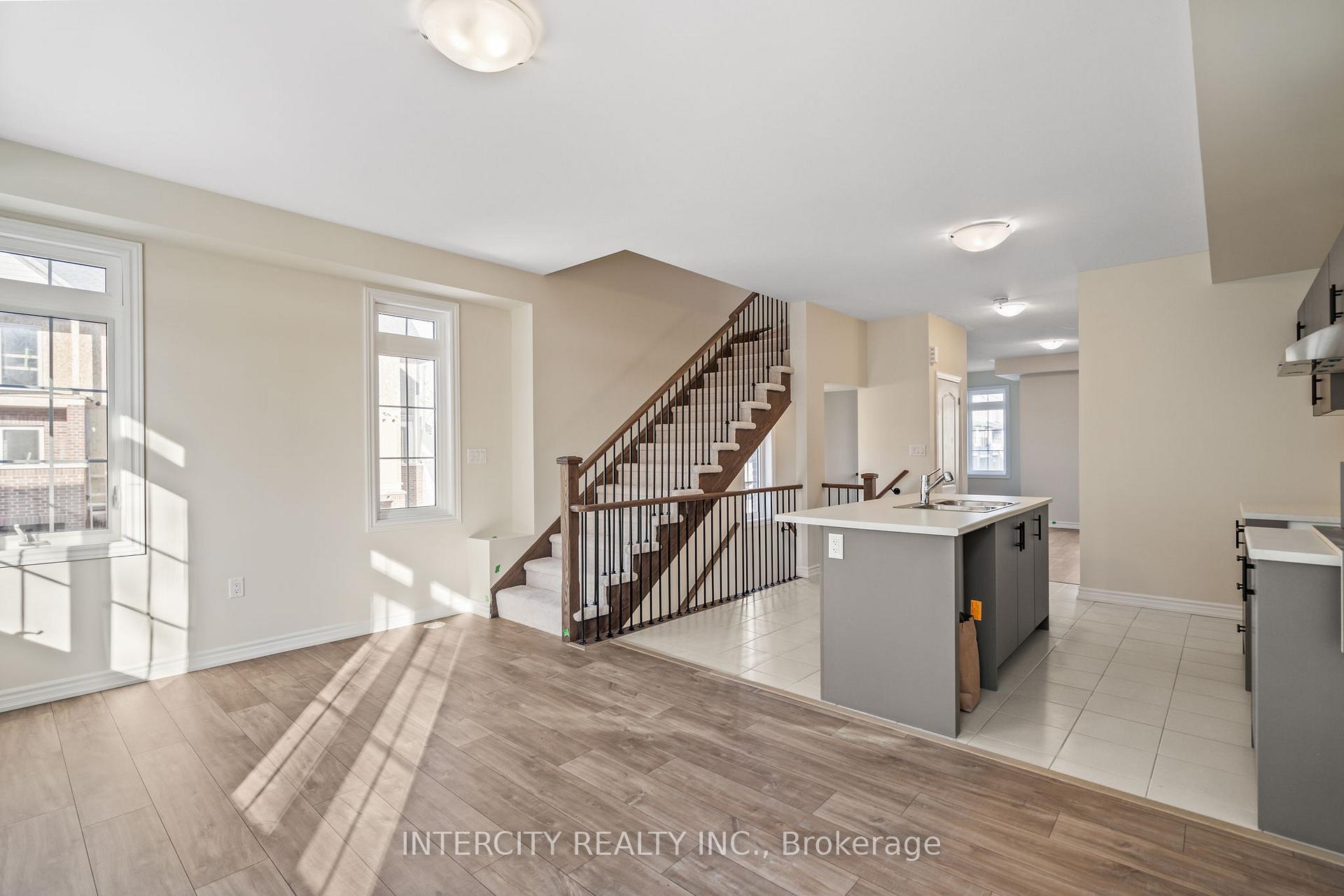 Photo 9 of 138 Senay Circle, Clarington, Courtice — HOMEH