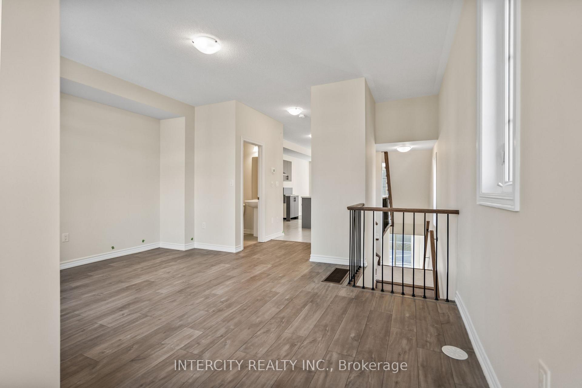 Photo 13 of 138 Senay Circle, Clarington, Courtice — HOMEH