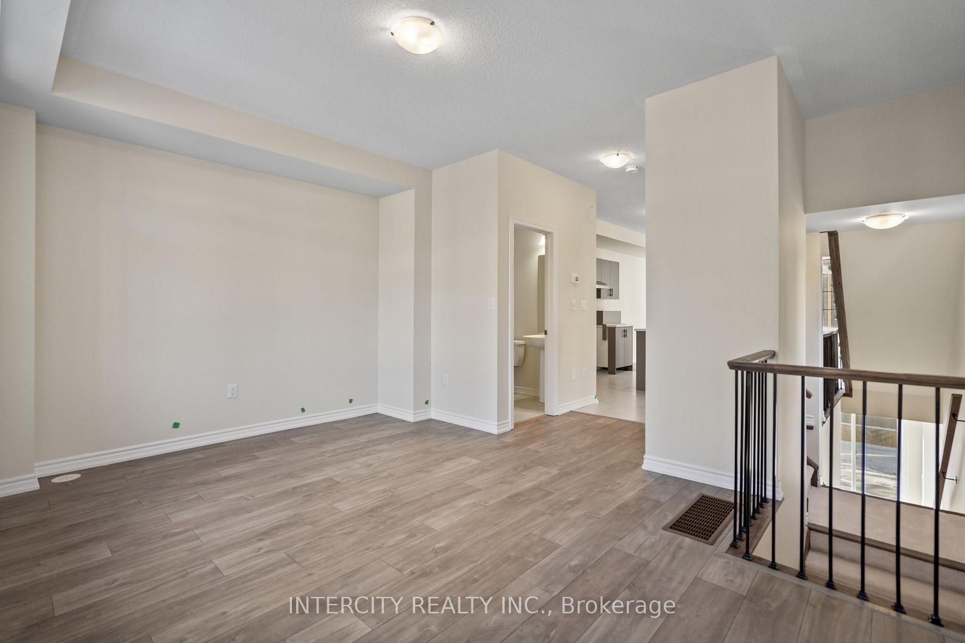 Photo 14 of 138 Senay Circle, Clarington, Courtice — HOMEH