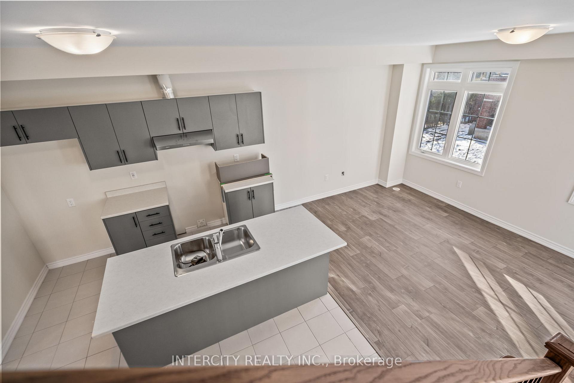 Photo 19 of 138 Senay Circle, Clarington, Courtice — HOMEH