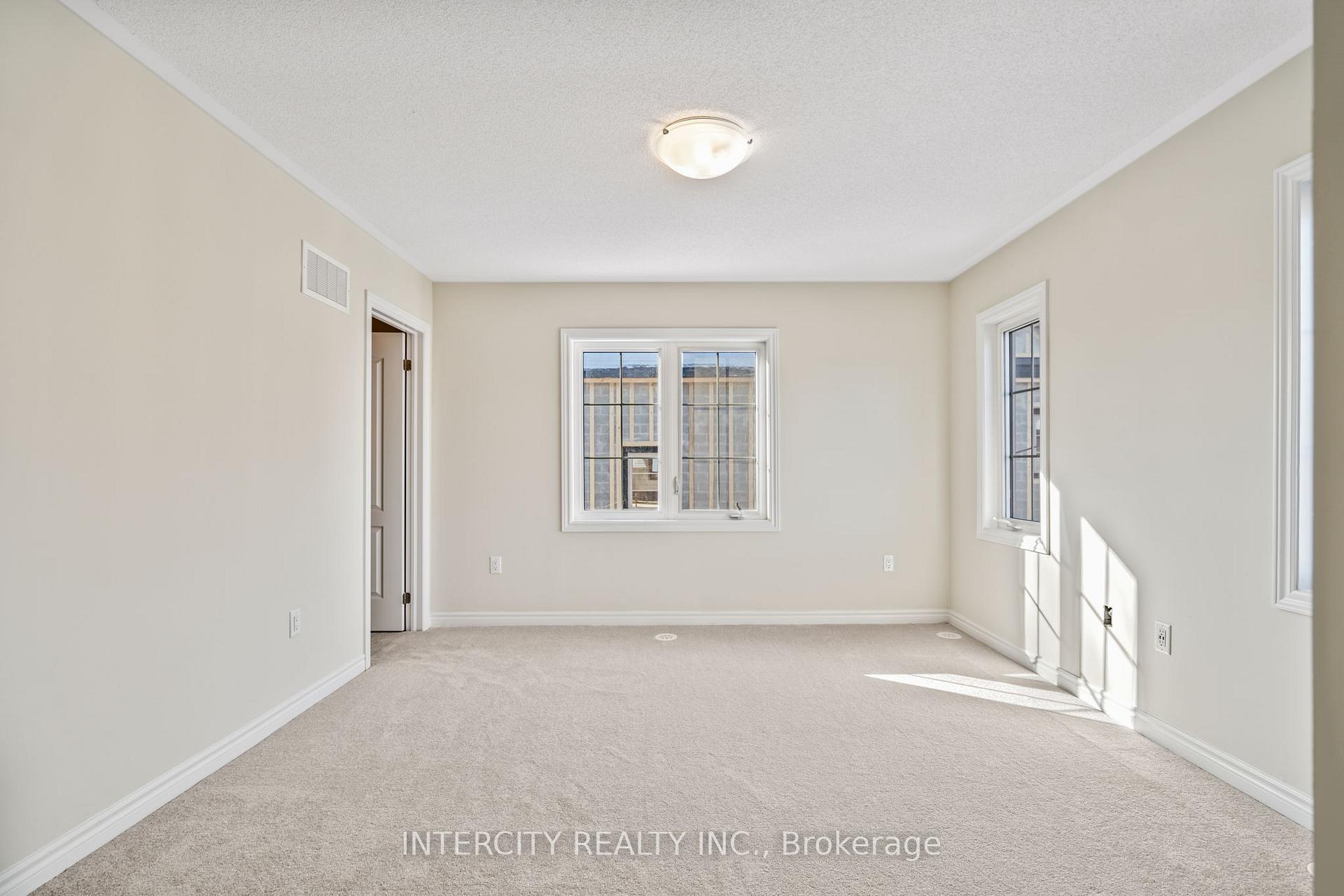 Photo 21 of 138 Senay Circle, Clarington, Courtice — HOMEH
