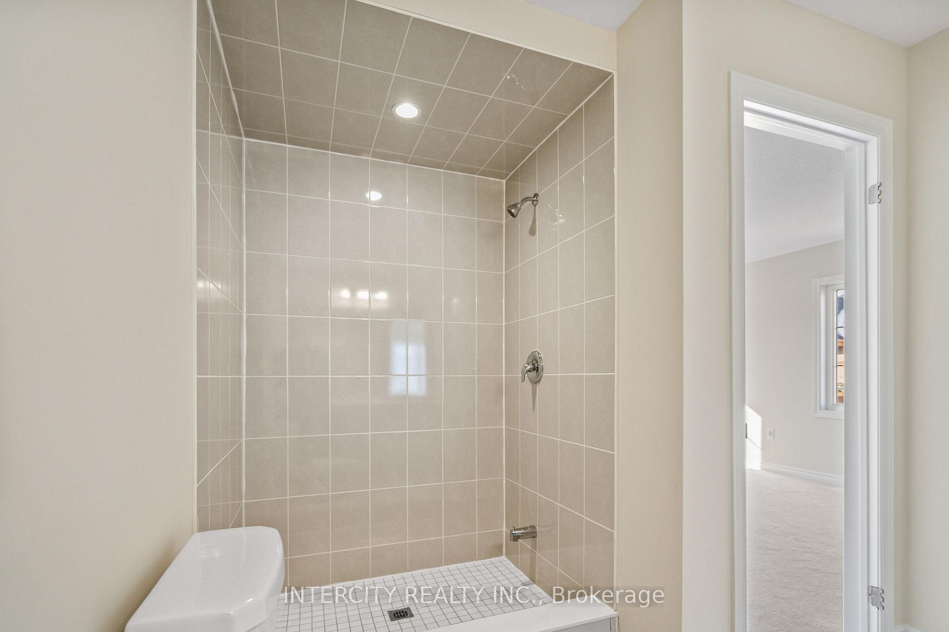 Photo 26 of 138 Senay Circle, Clarington, Courtice — HOMEH
