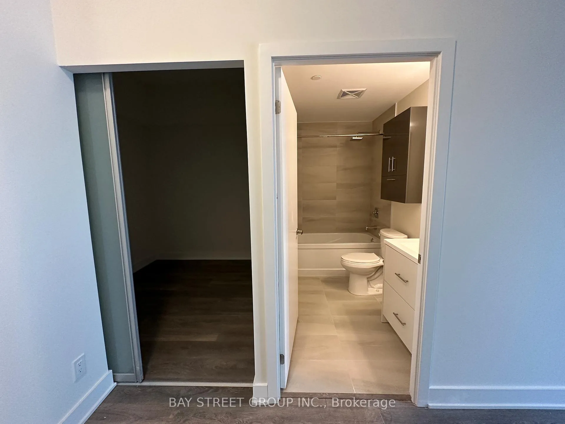 Photo 8 of Unit 501, 188 Fairview Mall Drive, North York, Don Valley Village — HOMEH