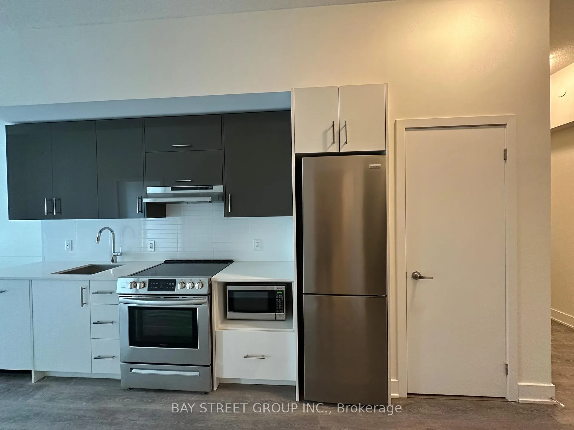 Photo 11 of Unit 501, 188 Fairview Mall Drive, North York, Don Valley Village — HOMEH