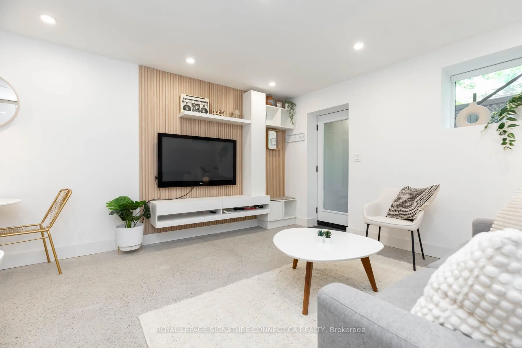 Photo 4 of Unit Lower, 55 Dearbourne Avenue, Toronto, North Riverdale — HOMEH
