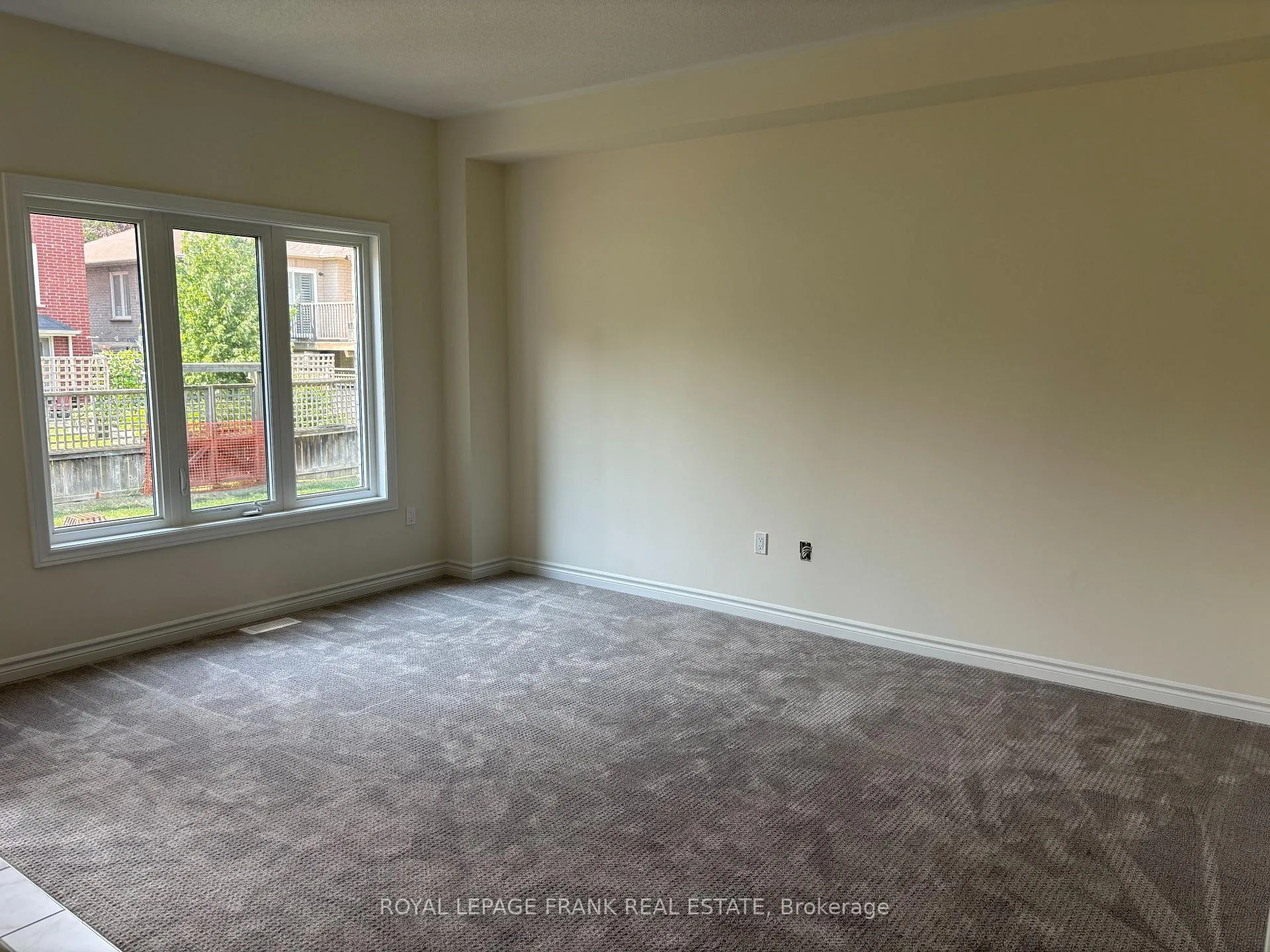 Photo 7 of 46 North Garden Boulevard, Scugog, Port Perry — HOMEH