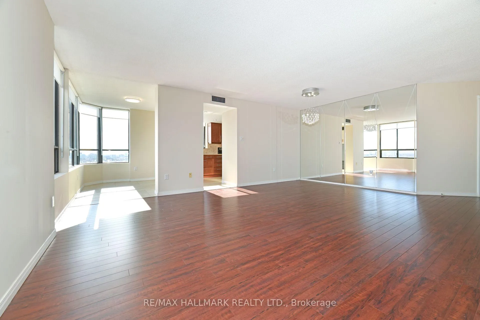 Photo 3 of Unit 1104, 7601 Bathurst Street, Vaughan, Crestwood-Springfarm-Yorkhill — HOMEH
