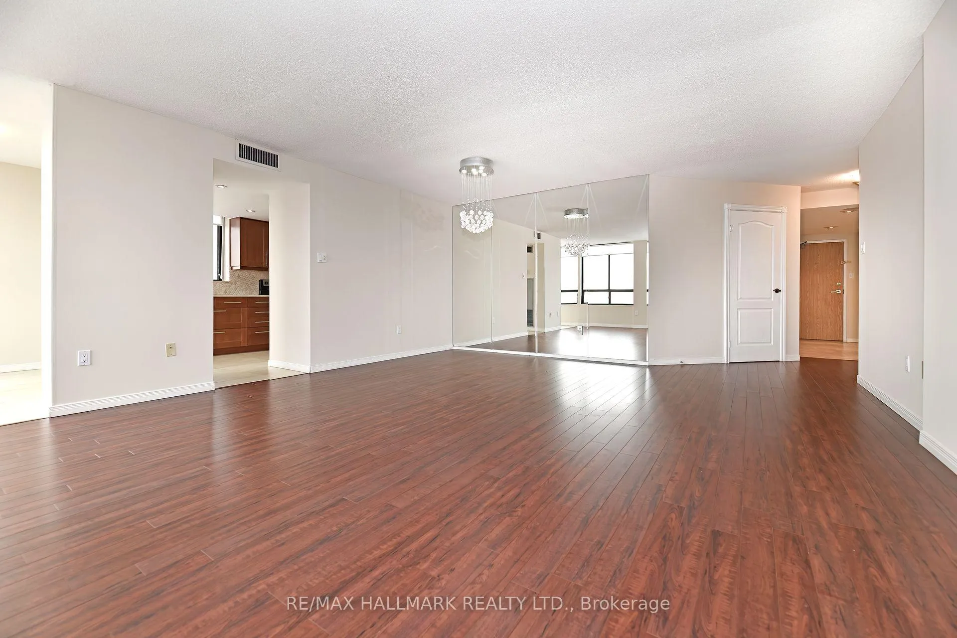 Photo 4 of Unit 1104, 7601 Bathurst Street, Vaughan, Crestwood-Springfarm-Yorkhill — HOMEH