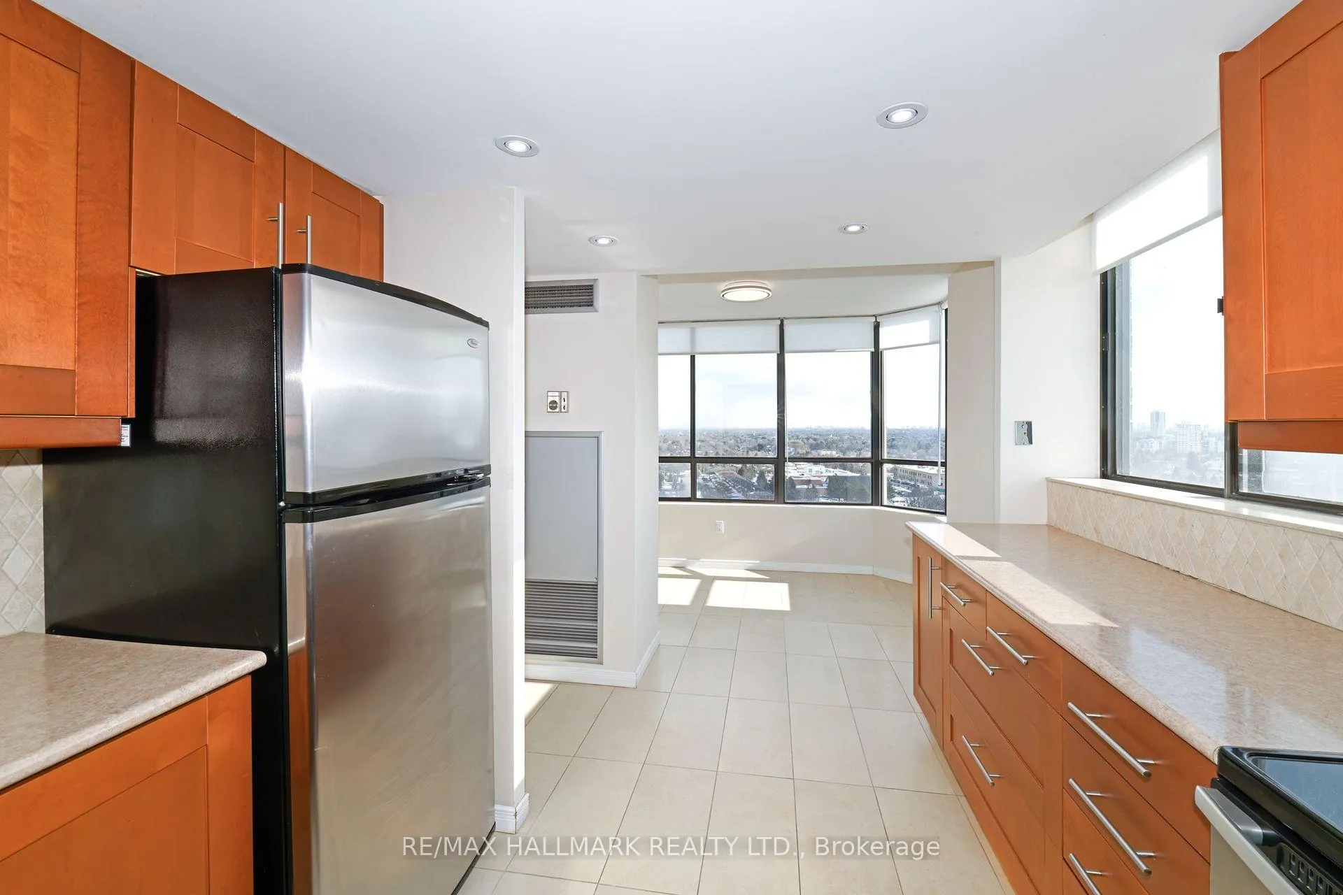 Photo 9 of Unit 1104, 7601 Bathurst Street, Vaughan, Crestwood-Springfarm-Yorkhill — HOMEH