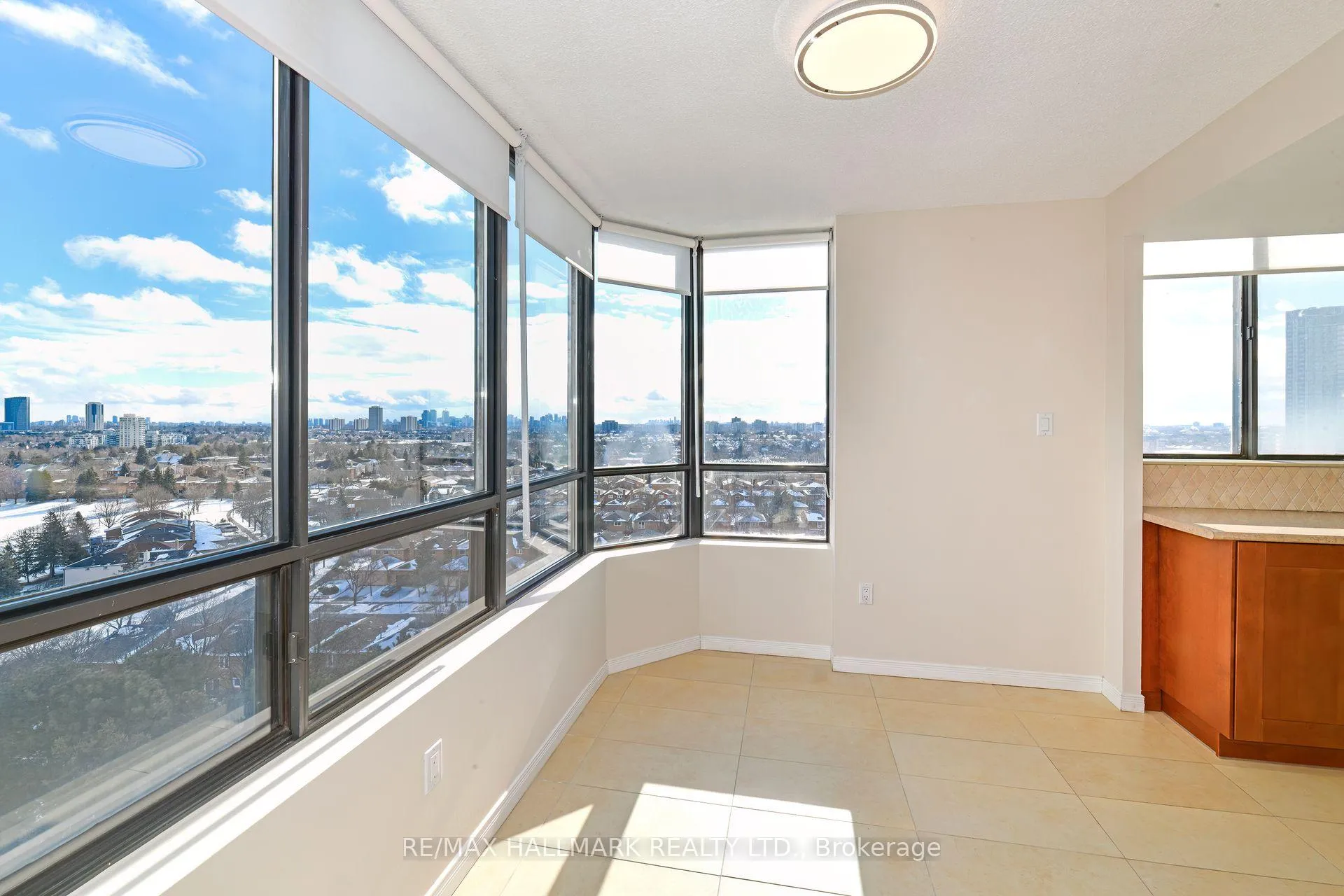 Photo 11 of Unit 1104, 7601 Bathurst Street, Vaughan, Crestwood-Springfarm-Yorkhill — HOMEH