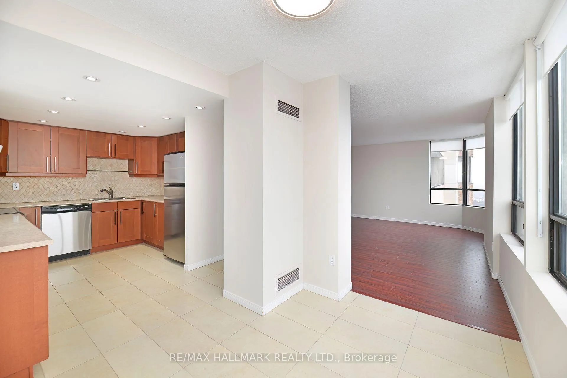 Photo 12 of Unit 1104, 7601 Bathurst Street, Vaughan, Crestwood-Springfarm-Yorkhill — HOMEH