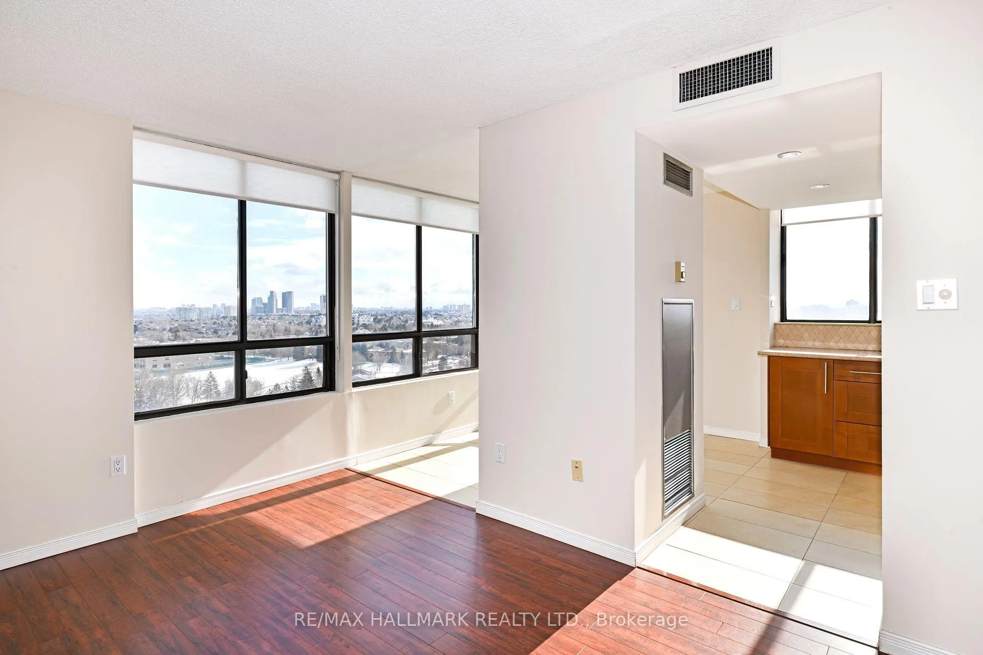 Photo 13 of Unit 1104, 7601 Bathurst Street, Vaughan, Crestwood-Springfarm-Yorkhill — HOMEH