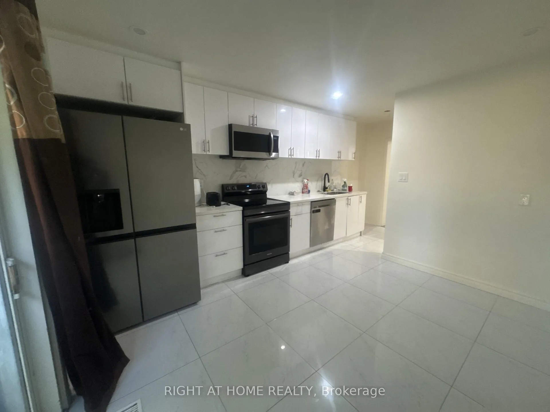 Photo 2 of 153 1/2 Olive Avenue, Oshawa, Central — HOMEH