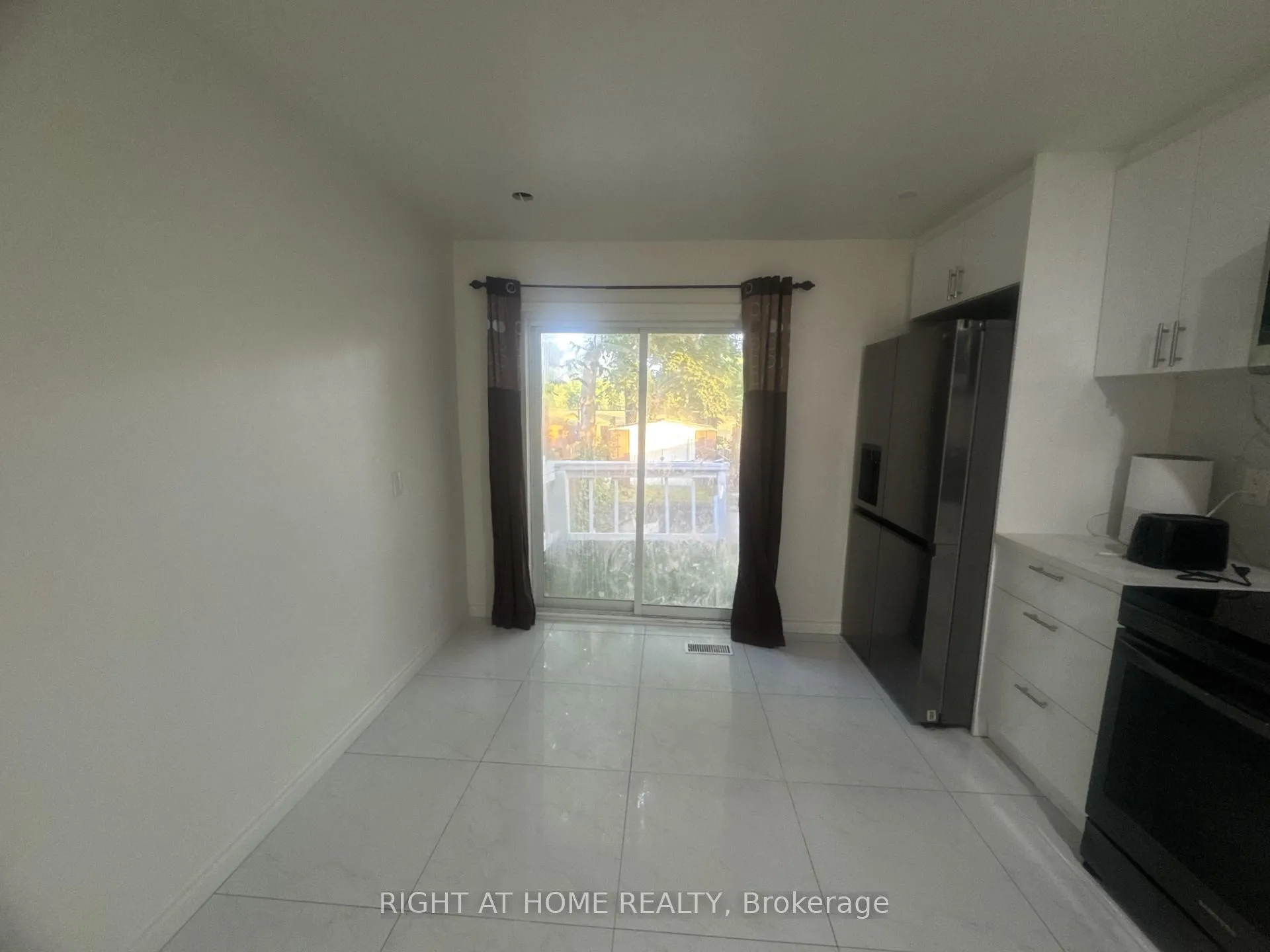 Photo 3 of 153 1/2 Olive Avenue, Oshawa, Central — HOMEH