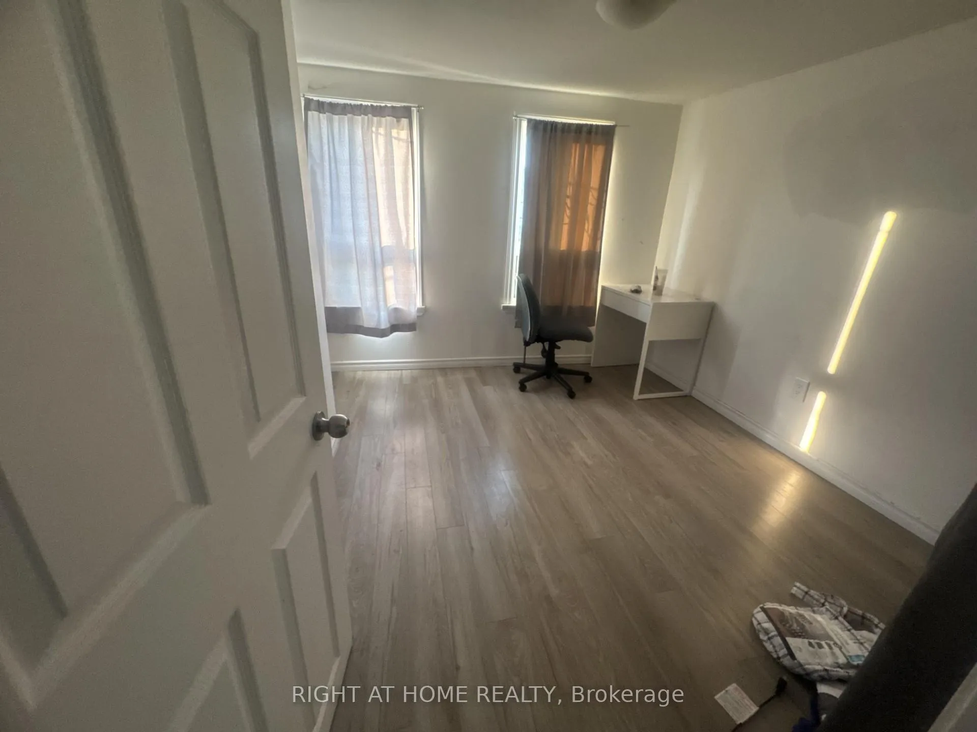 Photo 8 of 153 1/2 Olive Avenue, Oshawa, Central — HOMEH