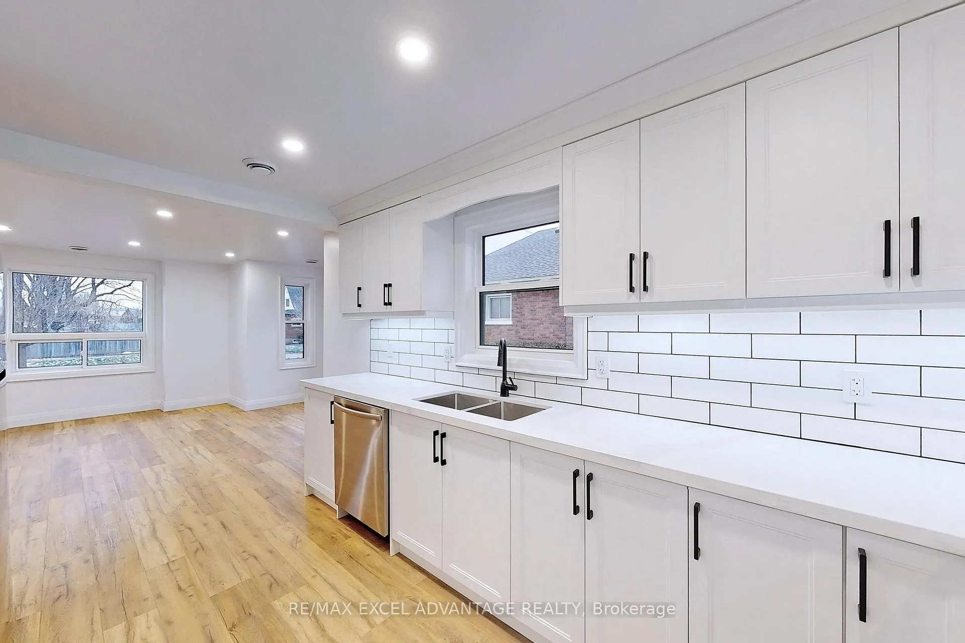Photo 5 of Unit Main, 45 Central Park Boulevard N, Oshawa, O'Neill — HOMEH