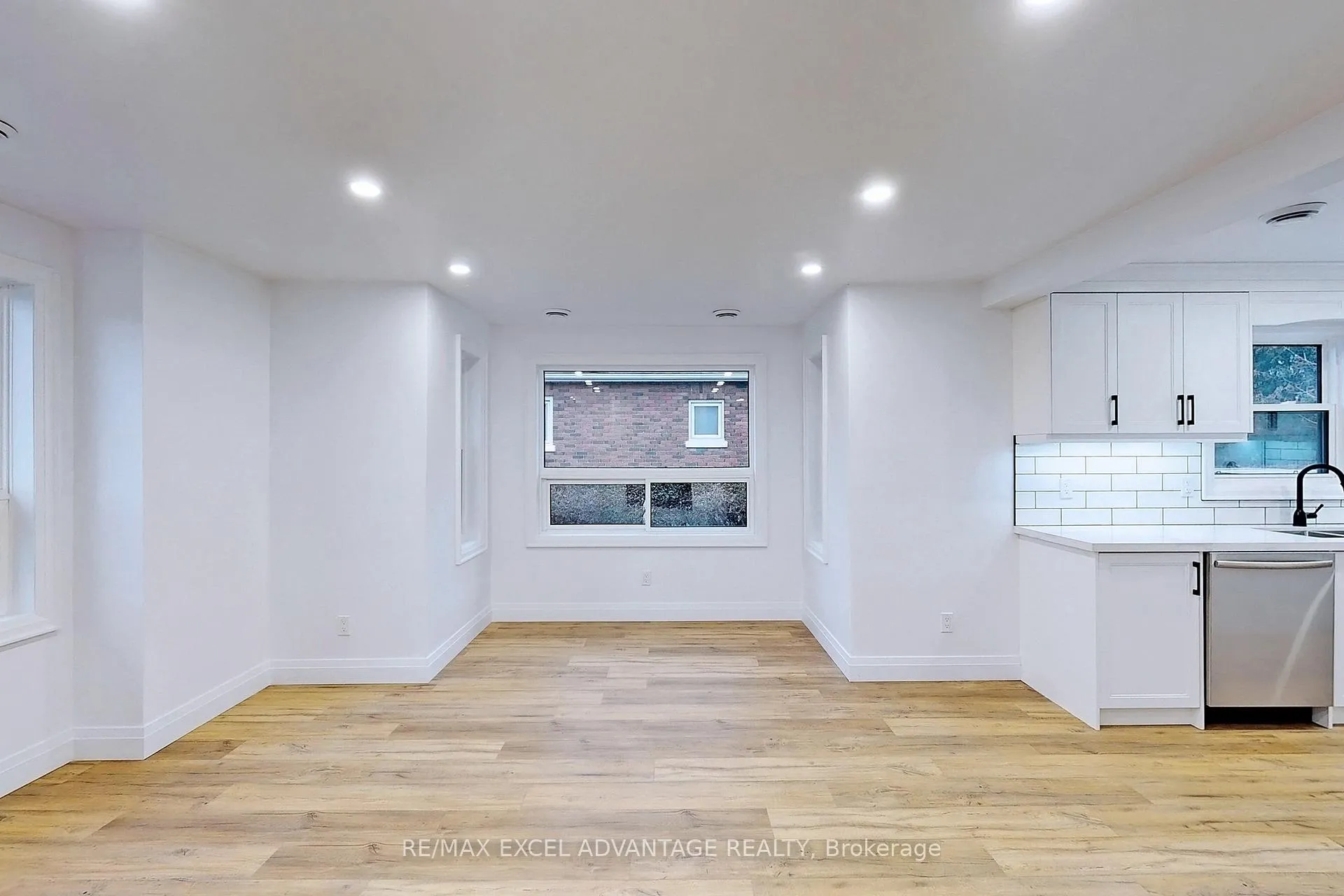 Photo 10 of Unit Main, 45 Central Park Boulevard N, Oshawa, O'Neill — HOMEH