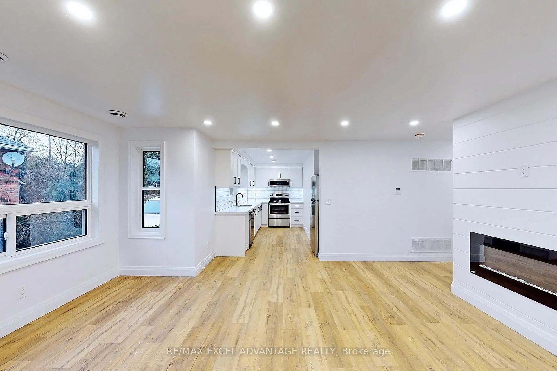Photo 11 of Unit Main, 45 Central Park Boulevard N, Oshawa, O'Neill — HOMEH