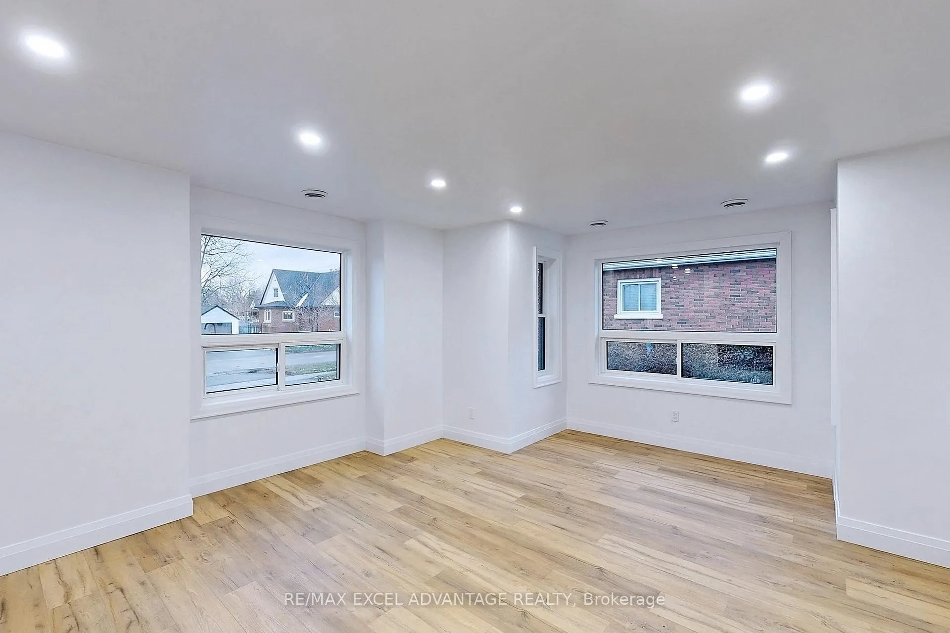 Photo 12 of Unit Main, 45 Central Park Boulevard N, Oshawa, O'Neill — HOMEH