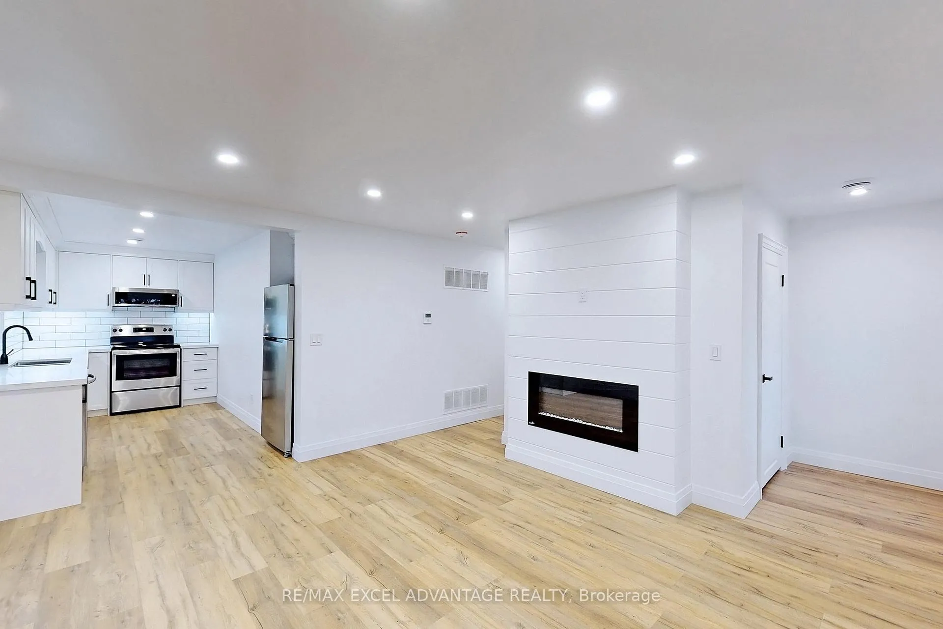 Photo 13 of Unit Main, 45 Central Park Boulevard N, Oshawa, O'Neill — HOMEH