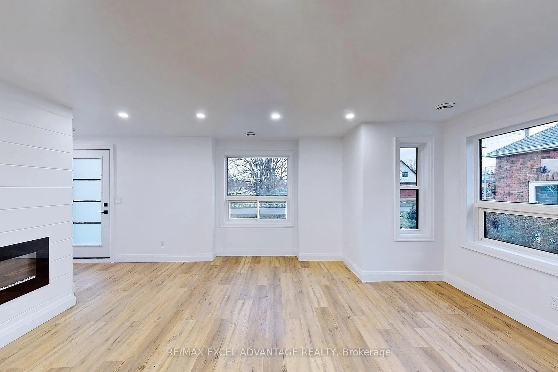 Photo 14 of Unit Main, 45 Central Park Boulevard N, Oshawa, O'Neill — HOMEH