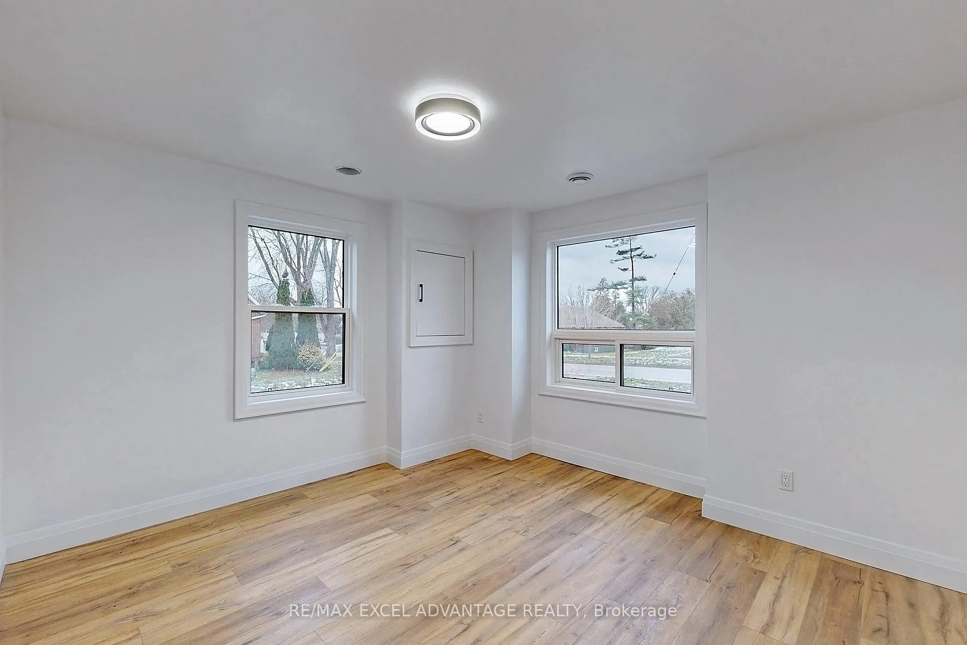 Photo 17 of Unit Main, 45 Central Park Boulevard N, Oshawa, O'Neill — HOMEH